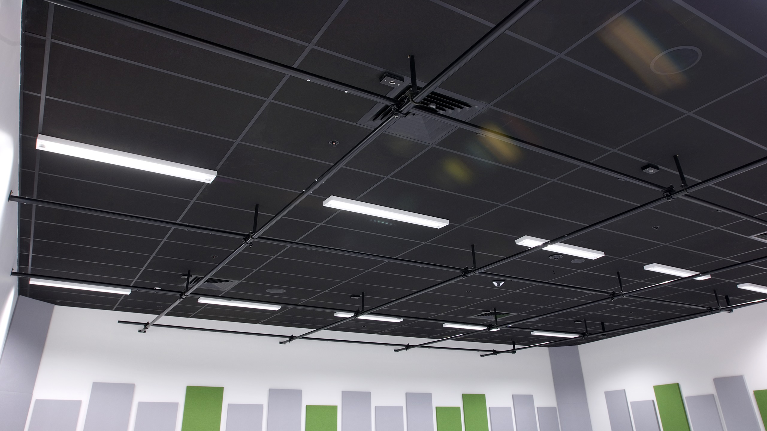 Hobsonville Point Intermediate music room showing a detailed section of the Avant 25 theatre Black ceiling installed into a grid & tile system.